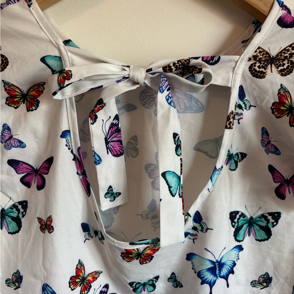 Bundle!! 4 Colorful Patterned Tops Collection - Picture 3 of 15